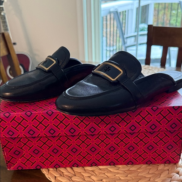 Tory Burch Black Leather Georgia Loafer with Gold Buckle size 8.5 - Picture 3 of 5